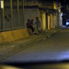 Entorno.  A las áreas verdes llegan jóvenes consumidores de drogas que ahuyentan las visitas de niños y grupos familiares, coinciden vecinos y policía del sector.