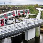 El tren "se disparó al acercarse" a la estación de De Akkers alrededor de las 12.30 am hora local .