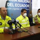 El subdirector General de Inteligencia, general Víctor Araus Macías; el director Nacional de la Dinased, general Fausto Olivo Cerda y el comandante de la Zona 8 de Policía, Cesar Zapata Correa.