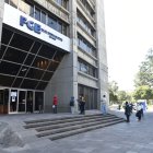 Actividades. En la Fiscalía General, en el norte de Quito, se reciben las versiones de los convocados a la diligencia.