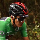 Richard Carapaz (d) espera recuperar el maillot rojo en las dos jornadas de montaña que restan de la Vuelta a España.