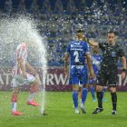 Emelec mostró un bajo nivel ante Unión y cuando salió en busca del gol de la clasificación, el sistema automático de riego de la cancha del estadio Capwell frenó el ímpetu con el que trataba de disimular sus falencias.