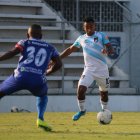 Danny Luna (d) marcó el primer tanto en la victoria de 9 de Octubre.