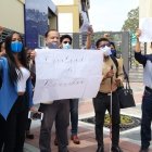 Los manifestantes se colocaron en los exteriores de la Universidad de Guayaquil.