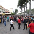 En el simulacro del año pasado, decenas de habitantes se reunían en los puntos claves seguros de las empresas, plazas, calles e instituciones. 


Foto: Valentina Encalada

Nota: Gelitza Robles



NOVIEMBRE 22 Guayaquil-Ecuador

Agencia (ag-expreso)