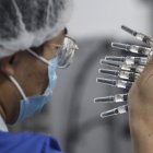 CoronaVac es un candidato potencial a la vacuna COVID-19 desarrollado por la compañía biofarmacéutica china Sinovac.