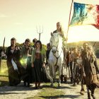 La serie de ocho episodios mezcla demasiados argumentos y tiene un exceso de personajes.