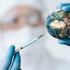 De acuerdo con datos de la Universidad Johns Hopkins, el mundo acumula más de 52,5 millones de casos de coronavirus y casi 1,3 millones de fallecidos.