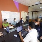 Comisión. Expertos en varios campos del saber revisan los méritos de los postulantes al VI concurso de docentes de la Universidad de Guayaquil.