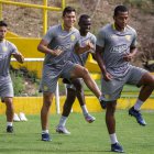 Nixon Molina (d) es uno de los jugadores que mejores comentarios despierta entre los especialistas y los hinchas amarillos.