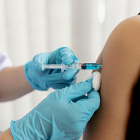 La compañía asegura que no ha detectado ningún caso de enfermedad grave entre los vacunados.