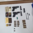 Evidencias. Los objetos fueron decomisados en la calle Villamil, centro de Guayaquil.