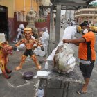 Los artesanos de la 6 de Marzo solicitan al Municipio qué les digan qué pasará en el sector.