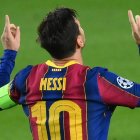 Muchos clubes en el mundo quieren a Messi, pero dos reconocidos entrenadores esperan que no le de la espalda al Barça.