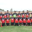 Camaradería. La plantilla de Pied Morr revive una tradición futbolística.