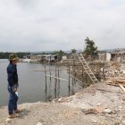Escenario. Las orillas del estero Salado que habían sido recuperadas lucen invasiones nuevamente. Asentamientos asegura que hará redadas.