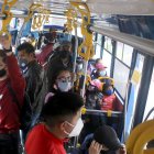 Usuarios se quejan del incumplimiento del aforo en buses urbanos y transporte masivo de la ciudad, sobre todo a las horas pico, entre las 07:00 y las 09:00 y las 17:00 y las 19:00.