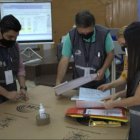 En la delegación del CNE en Guayas se prepara a los capacitadores para que en los próximos días realicen sus talleres en territorio.