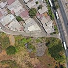 Ubicación. El terreno en cuestión está ubicado en el kilómetro 8 de la vía a la costa. Hay urbanizaciones y entidades educativas alrededor del sitio.