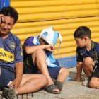 Los hinchas argentinos están muy dolidos por la muerte de Diego Maradona.