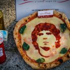 En Nápoles, un pizzero hizo a Maradona en uno de sus productos.