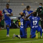 En el segundo tiempo los eléctricos siguieron atacando y al minuto 61 Romario Caicedo marcó un golazo de larga distancia.