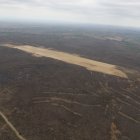 La millonaria pista inconclusa en el terreno de Daular, en donde se iba a construir una estación para el Aeroclub.