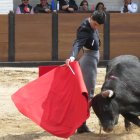 Pase. Pablo Aguado, realiza un derechazo, demostró en la faena un toreo talante y despacioso.