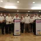 Jaime Nebot, exalcalde de Guayaquil, junto al candidato presidencial Guillermo Lasso.