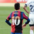 Leo Messi le rindió un emotivo homenaje a Maradona con una histórica divisa que los une.
