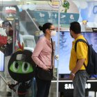 Estrategia. Muchas empresas aumentaron descuentos y horarios para atender al público.