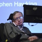 El astrofísico británico Stephen Hawking da una rueda de prensa en Londres (Reino Unido).