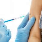 La OMS trabaja en reforzar los preparativos para introducir la vacuna, su capacidad de cadena de frío, monitorización de la seguridad, y más.