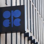 El logotipo de la organización de la Organización de Países Exportadores de Petróleo (OPEP) en su sede en Viena (Austria).