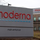 Norwood (United States), 25/02/2020.- (FILE) - Signs at the main entrance for the biotech firm Moderna, are seen outside the company"s Norwood facilities in Norwood, Massachusetts, USA 25 February 2020 (reissued 30 November 2020). US Biotech firm Moderna Inc.is filing for US regulatory approval of its coronavirus vaccine so that it can be recommended for widespread use, the company announced 30 November 2020. (Estados Unidos) EFE/EPA/CJ GUNTHER