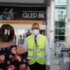 Control. Solo se permitirá el ingreso de una persona para el acompañamiento a la llegada o salida de pasajeros.