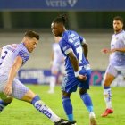 Lass Bangoura (c), ofensivo de Emelec, podría ser titular frente a Barcelona.