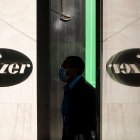 El Reino Unido fue el primer país en aprobar de emergencia, esta misma vacuna, esta inmunización, y espera comenzar a aplicarla a partir de la próxima semana.