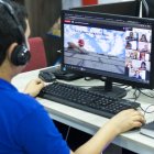 Al igual que los de educación regular, los alumnos de idiomas también debieron pasar a la modalidad "on line".