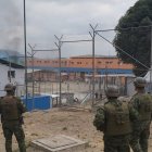 Tuvieron que intervenir miembros de la Policía y de Fuerzas Armadas para retomar el control del centro con efectivos de la Infantería de Marina, el Batallón de Infantería del Ejército Bimot-13 y Policía de la Subzona Esmeraldas.