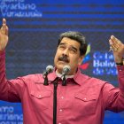 Maduro votó el domingo en las elecciones legislativas y pidió a los venezolanos dirimir sus diferencias a través del debate, "de la verdad de cada quien", del respeto y del diálogo.