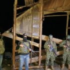 Vigilancia. Militares resguardan el campamento destinado a la minería Ilegal en Puerto Libre, Sucumbíos.