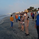 Decenas de personas se sumaron a la búsqueda del joven de 16 años.