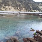Estas hileras de piedras quedan al descubierto cuando el agua del mar desciende. Son rocas que están ancladas y forman parte de la riqueza ancestral manabita.