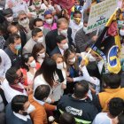 Reclamo. Los simpatizantes de Noboa mantienen una protesta afuera del CNE desde hace varias semanas.