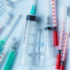 Las vacunas se empezarán a suministrar desde finales de enero próximo.