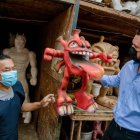 El vicealcalde de Guayaquil, Josué Sánchez, realiza un recorrido en la calle 6 de Marzo.