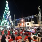El árbol de Navidad de Santa Lucía está ubicado en el centro del cantón. Mide 20 metros.