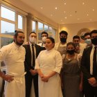 Menos de una decena de chefs, someliers y meseros son parte del selecto equipo de este restaurante.