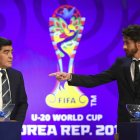 Maradona (i) fue un referente de Aimar (d) desde muy pequeño.